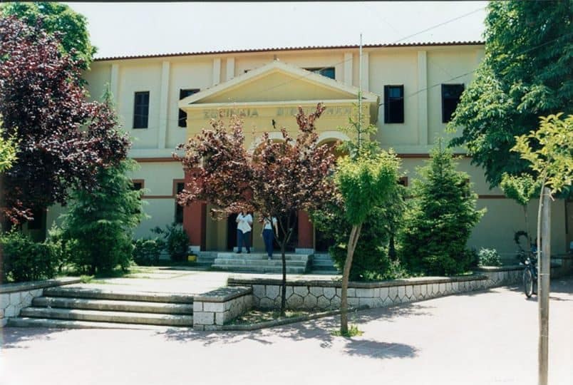Κτίριο Τμήματος Ιστορίας και Αρχαιολογίας με κήπο και.